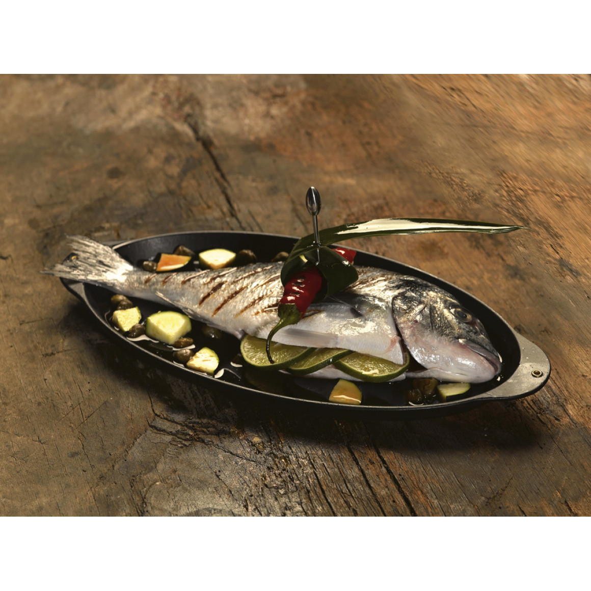 FISH PLATE AND WOODEN PLATTER